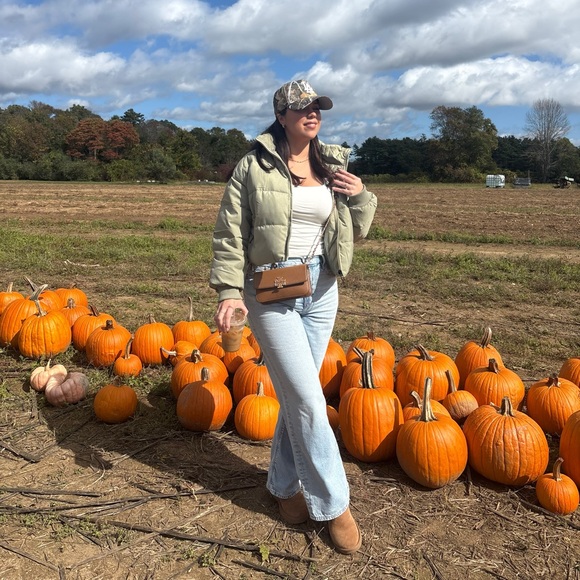 Meet your Posher, Vanessa - Picture 2 of 8